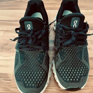 On Cloud Black Running Shoes Women’s 6 Wide